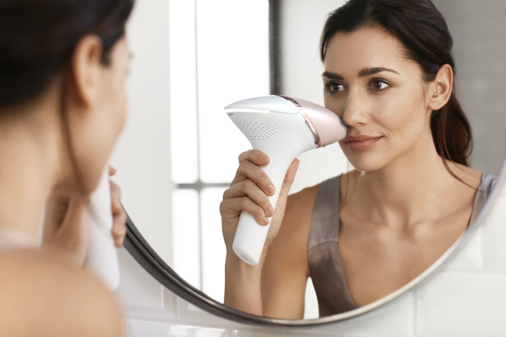 Philips Lumea Prestige istenmeyen tüylere meydan okuyor