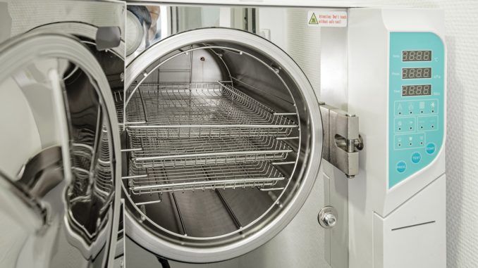 Medical autoclave for sterilising