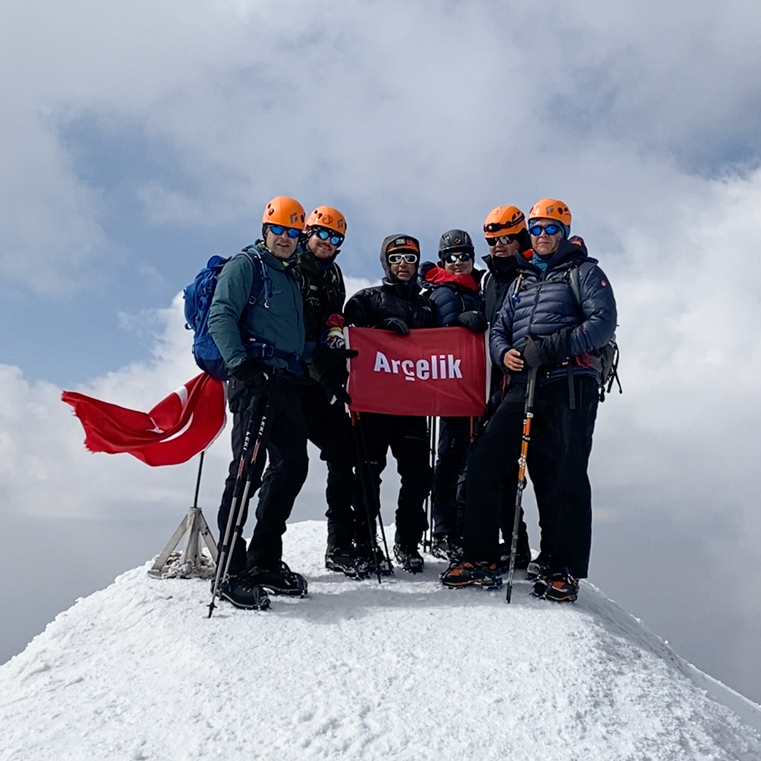 Arçelik ekibi Ağrı Dağı’na tırmandı