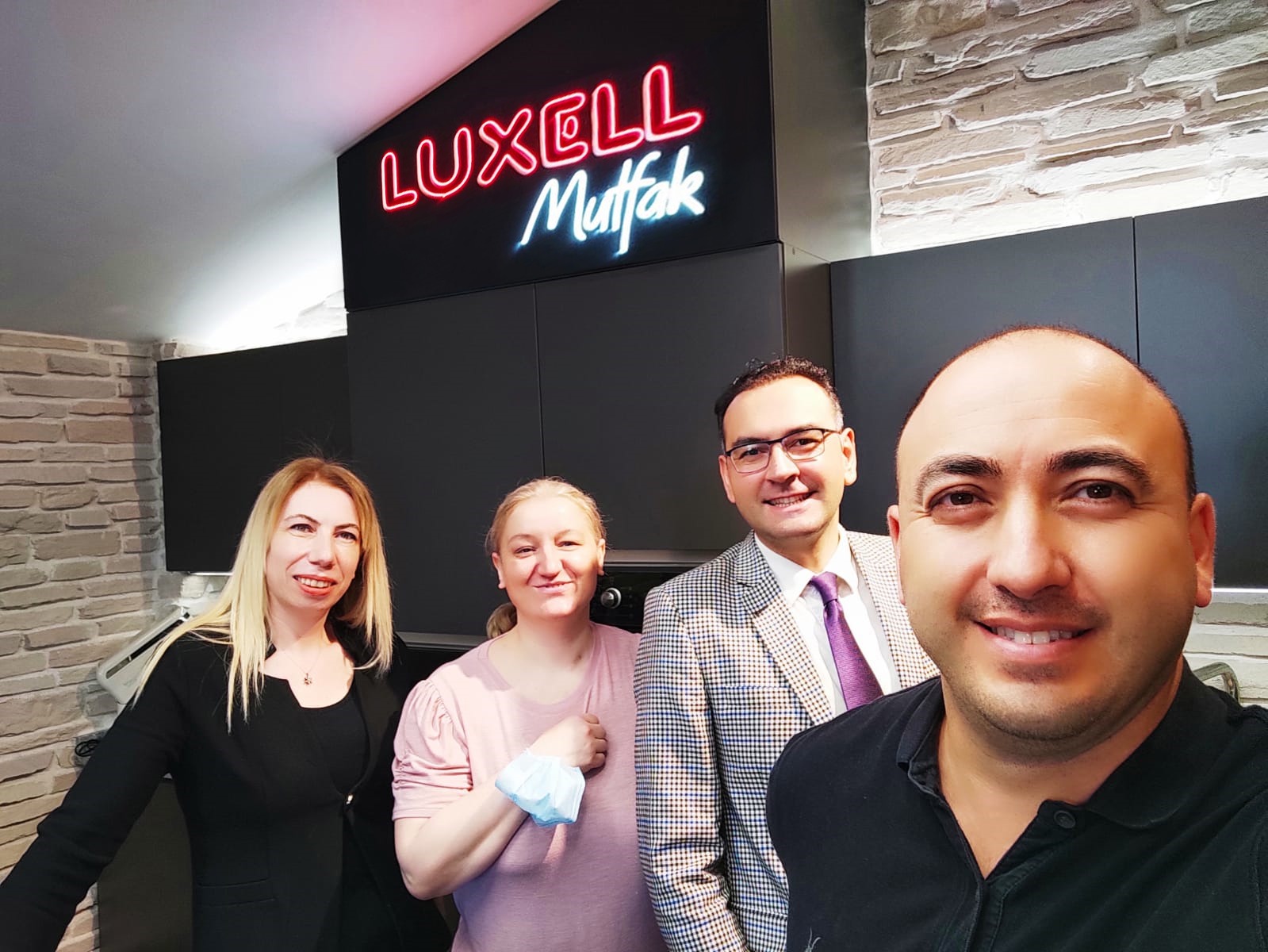 Luxell markası ile, bütçe dostu fiyatlar ve yüksek kaliteli ürünlerle evinizde şıklığı yaşatmaya devam ediyoruz