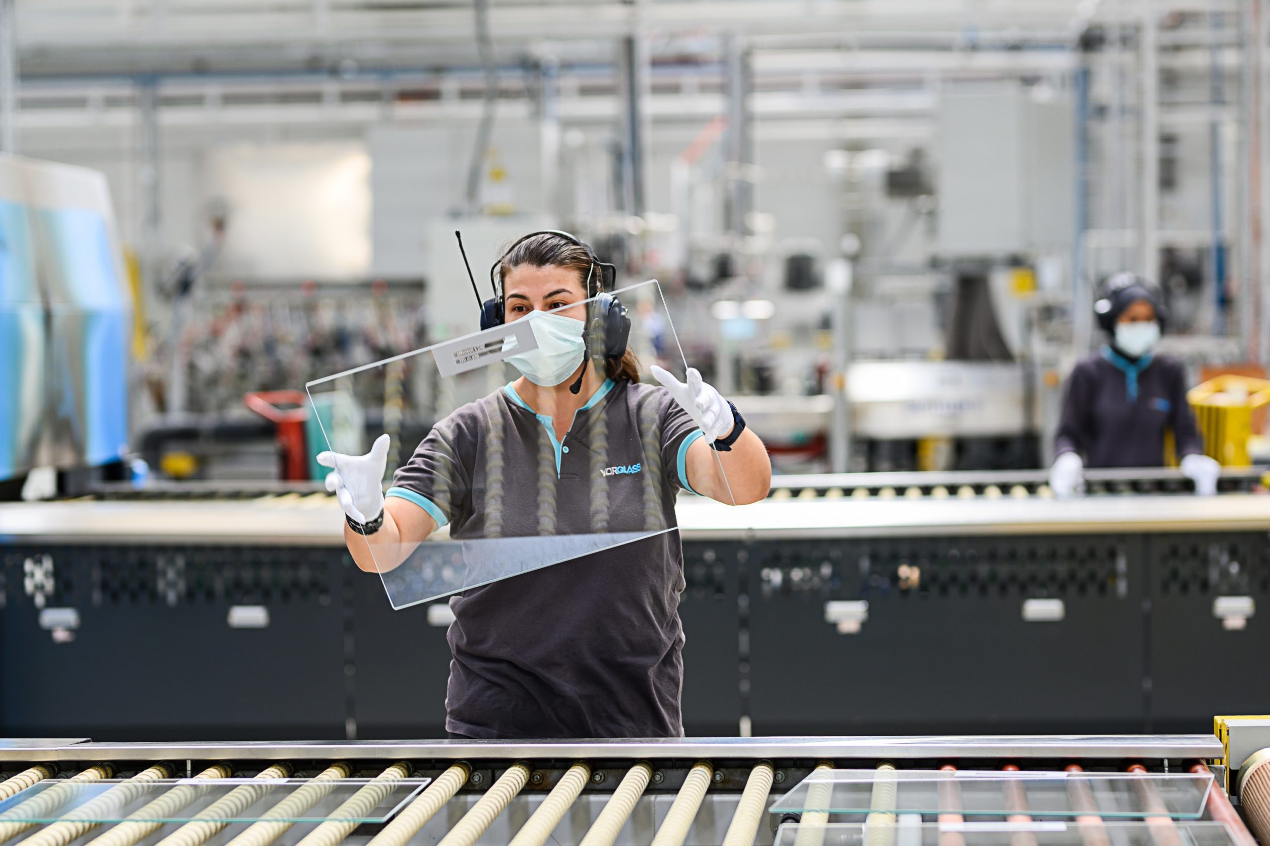 Yorglass her üç saniyede bir cam üretiyor