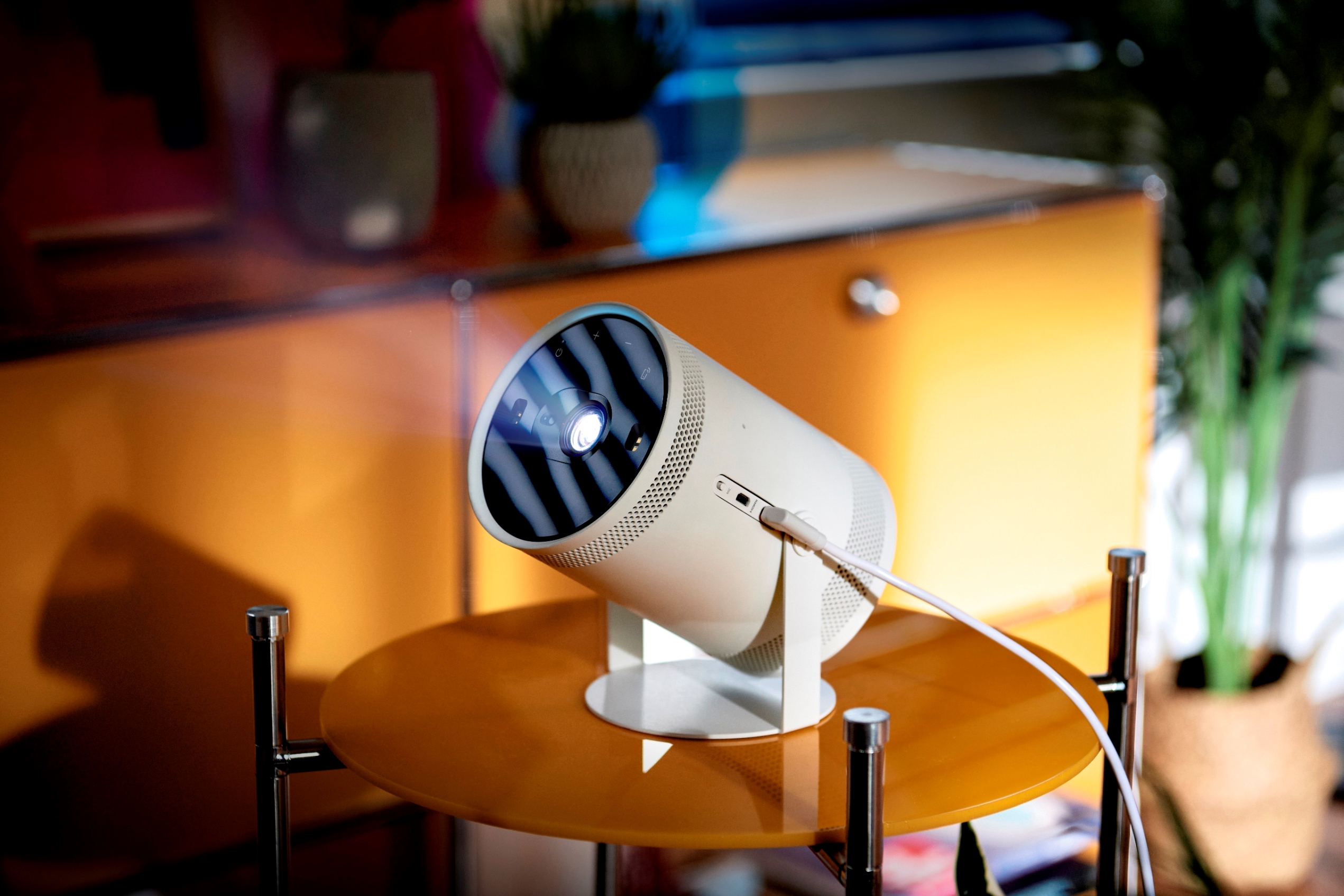 Samsung’dan yeni taşınabilir ekranı The Freestyle için Galaxy A32 ve batarya hediyeli ön satış kampanyası başlattı