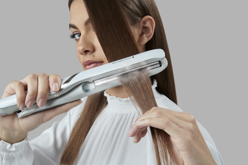 AW20-S9001-Hydraluxe-Pro-Straightener-Lifestyle-In remington saç bakım aletleri