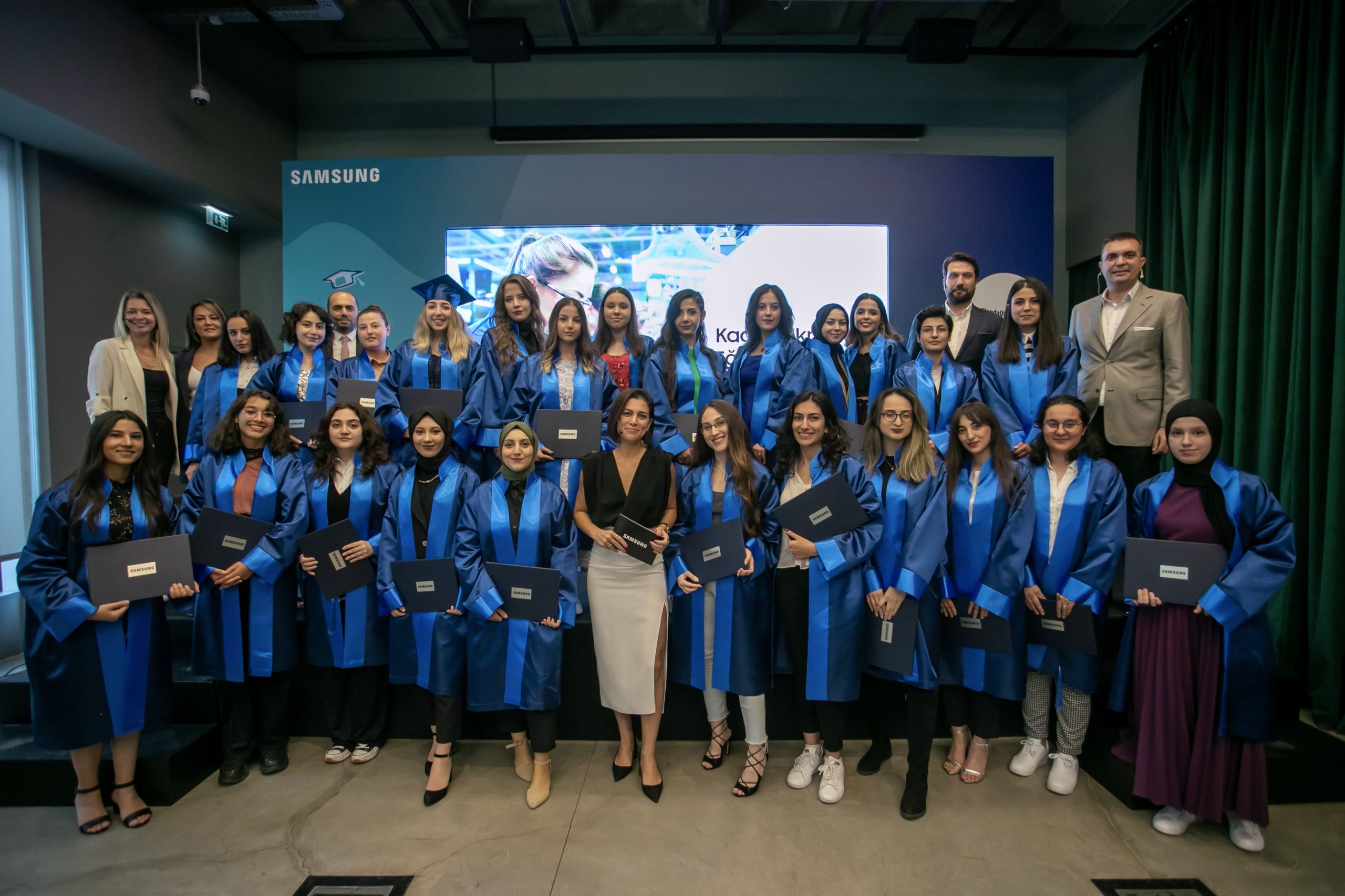  Samsung Türkiye’nin Kadın Teknisyen Eğitim Programı’ndaki ilk mezunlar sertifikalarını aldı