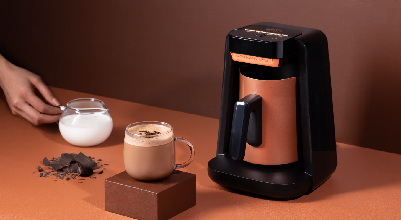 OKKA şimdi Sütlü Türk Kahvesi yapıyor