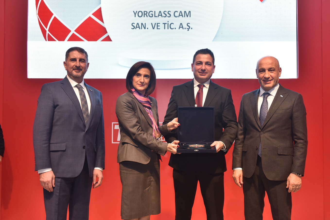 Yorglass, sektöründe yılın en çok ihracat yapan ikinci firması oldu