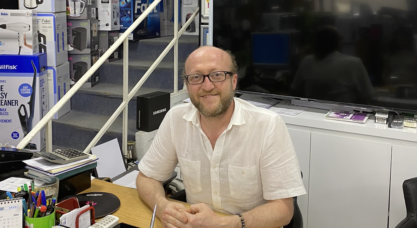 Bizim tarzımızda iş yapmak istiyorsanız, marka bayilikleri alıp en az 5 ya da daha fazla mağazanız olması gerekiyor