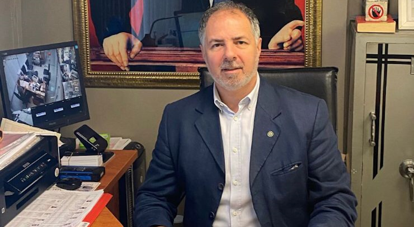 Tüketicilerin mağazamıza elinde telefonlarıyla gelip, alacağı malın barkoduna bakarak “Bu ürün sizde ne kadar?” diye sormasından çok yorulduk