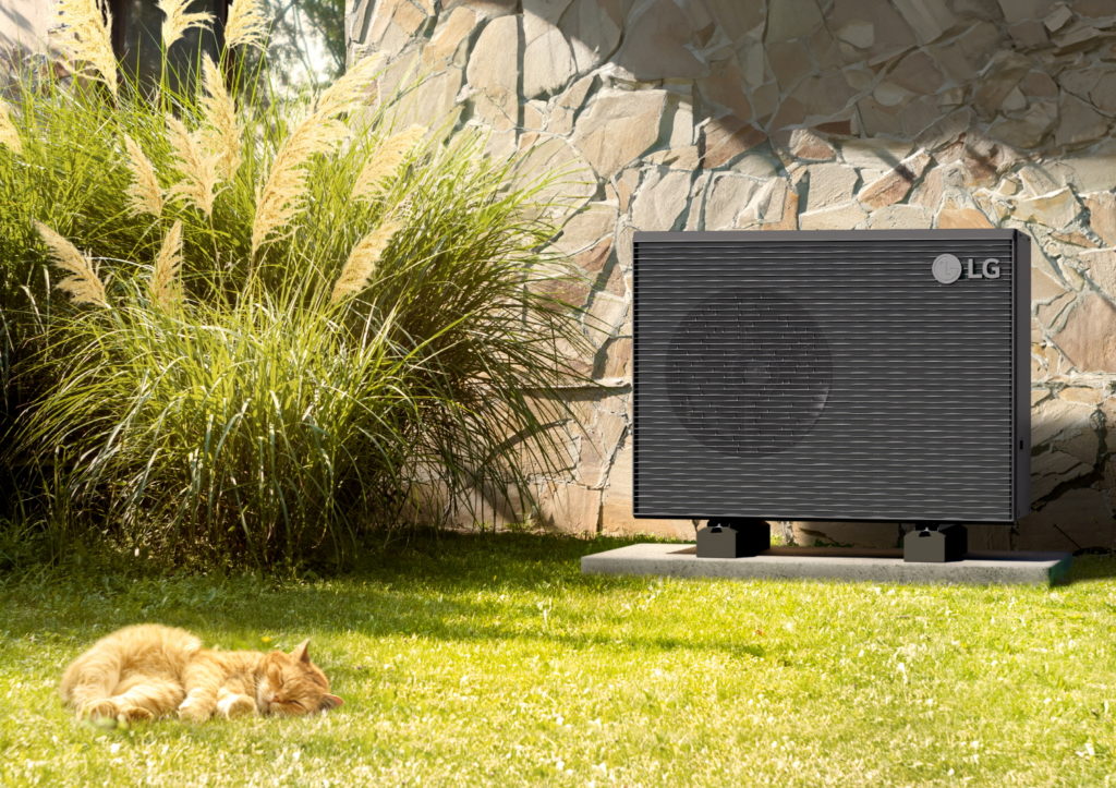 1723451477_IFA2024_Therma_V____R290_Monobloc_Lifestyle_5