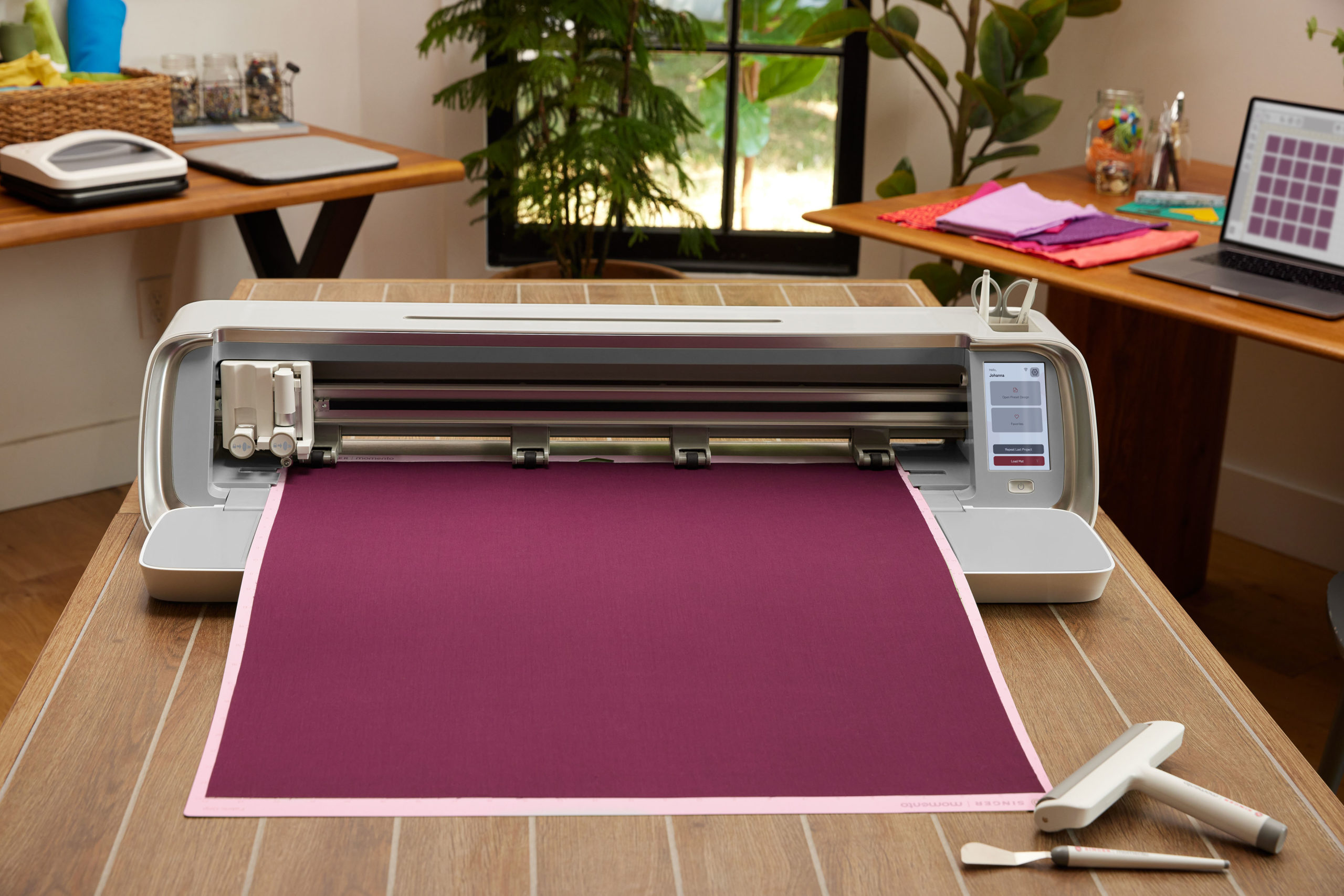 Singer’in yeni hobi kesim makinesi Momento şimdi Türkiye’de