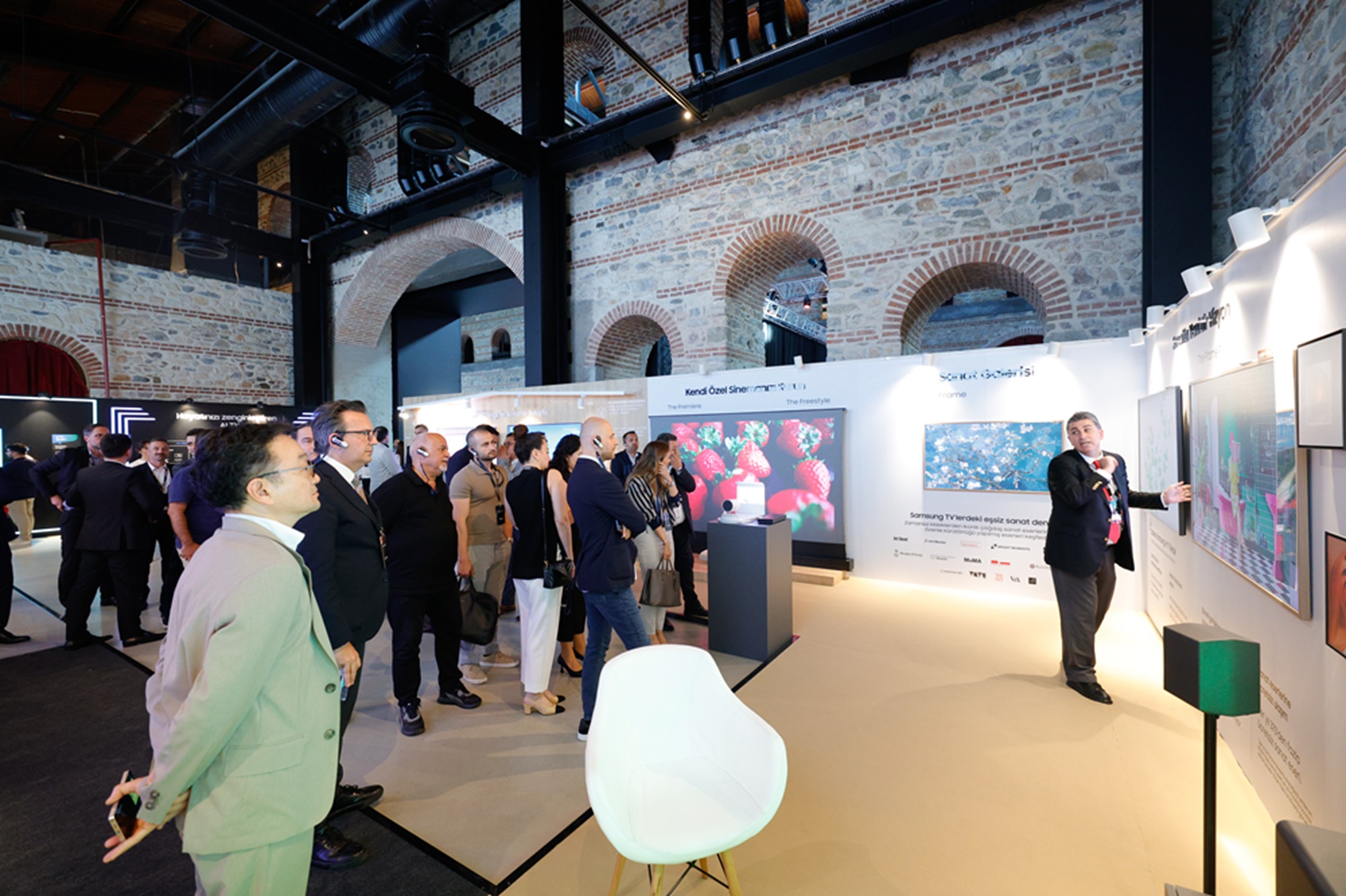 Samsung Türkiye, iş ortakları zirvesinde Vision AI stratejisiyle üretilen 2025 yılı TV serisini tanıttı