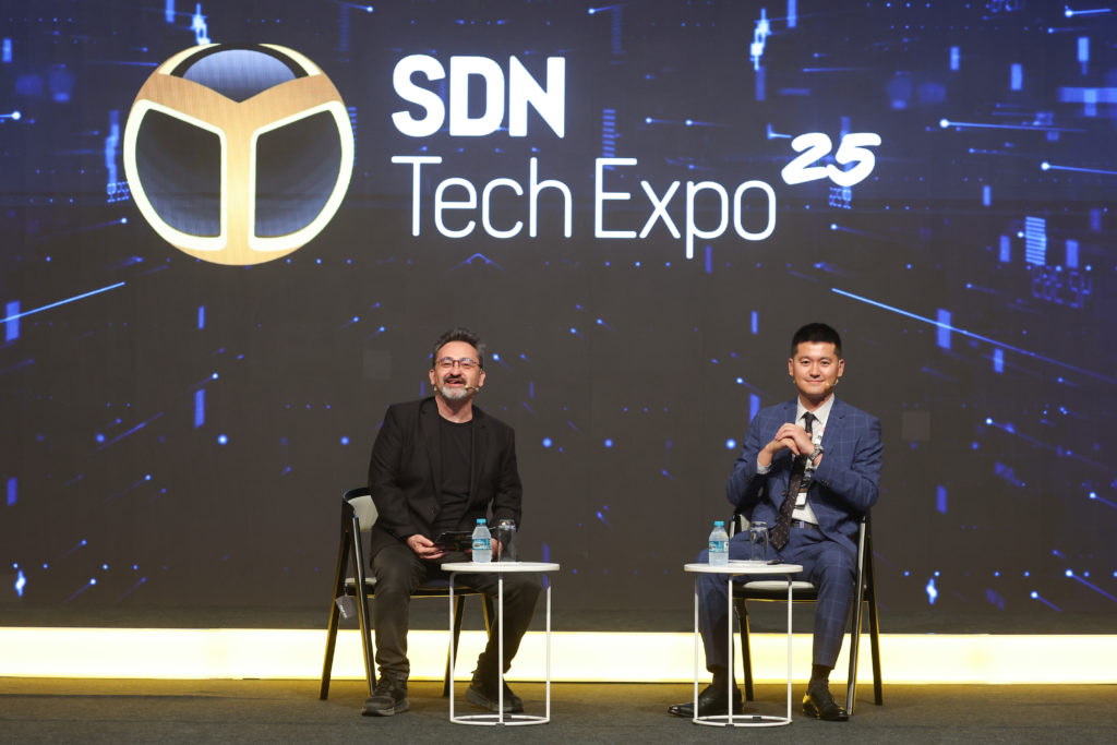 TCL-SDN-Tech-Expo-Cenk-Tarhan-ve-TCL-Genel-Muduru-Timo-Xu-3_122018474