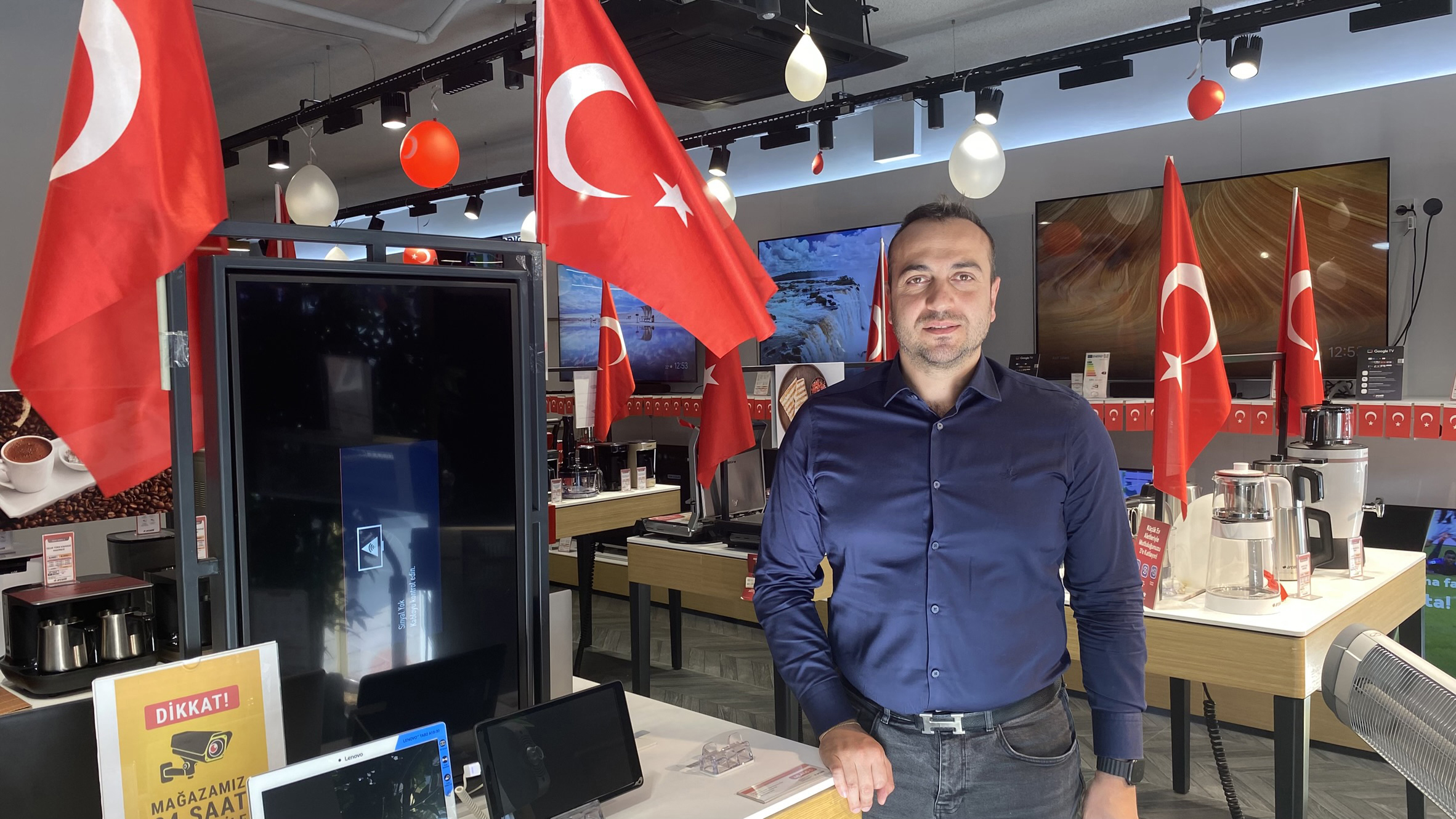 2026 yılının, bizi ne çok mutlu ne de çok mutsuz edecek dengeli, temkinli ama umutlu bir yıl olacağına inanıyorum