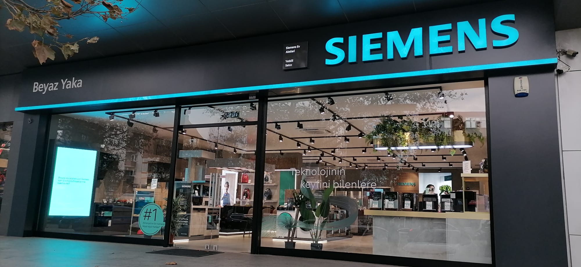 İstanbul’un ilk Siemens “Re-Shape” yeni konsept mağazası Ataşehir’de hizmete açıldı