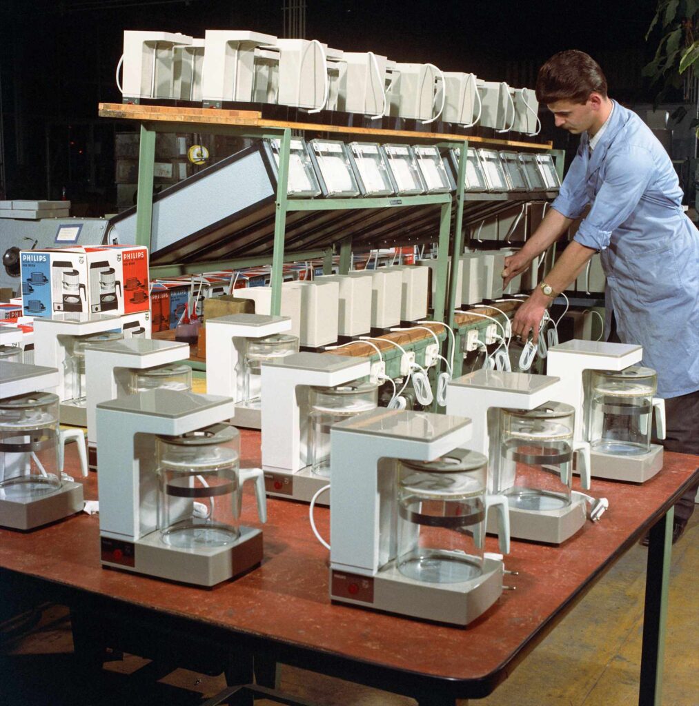1784185621_Fabricage_koffiezetapparaten__Groningen__1967___jv_1967_
